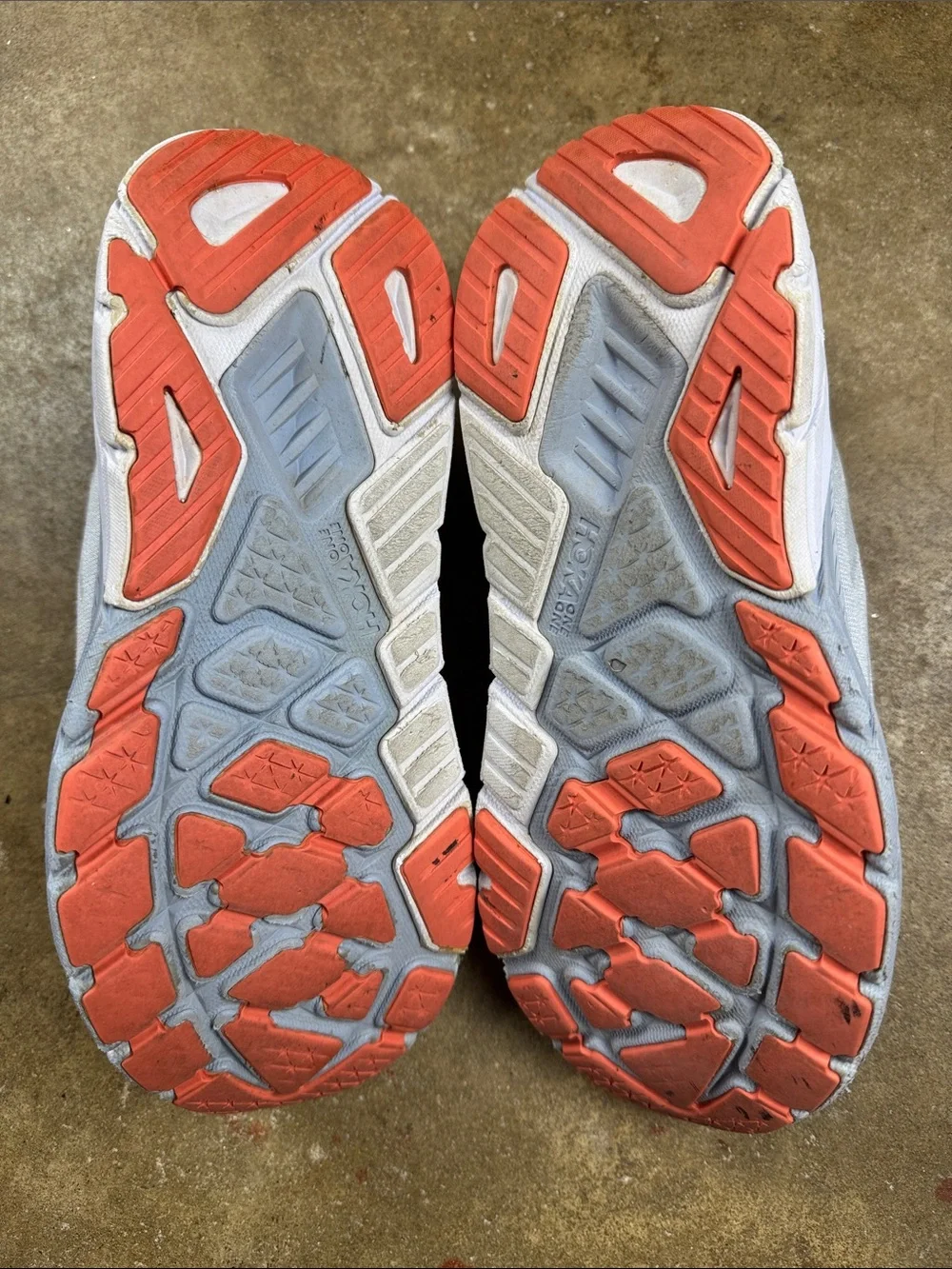 Hoka Arahi 6  Light Blue Lace-Up Running Shoes with Subtle Coral Accent Size: 9